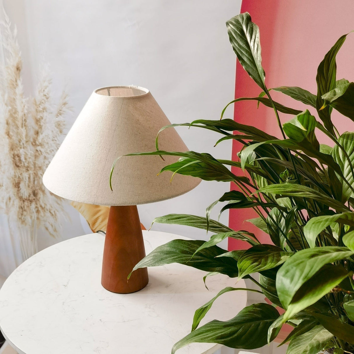 Skandinavisk Mid-Century Stil Trä Bordslampa Carvallo