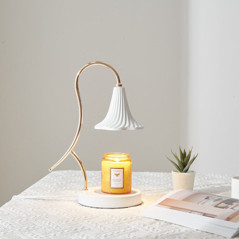 Modern blommig järnvaxlampa – konstnärlig glöd med elegant minimalistisk design MILA Sverige