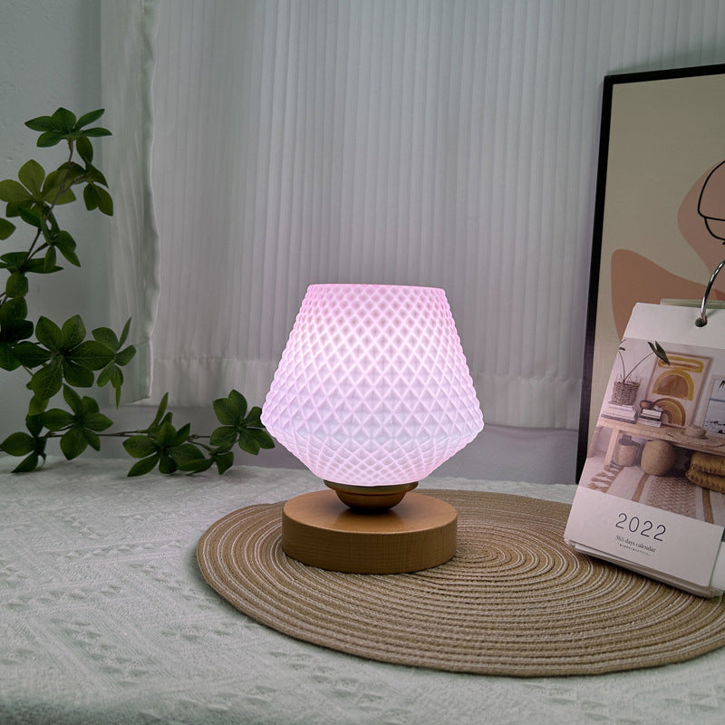 Samtida ribbad glas- och trälampa – konformad design MILA Sverige