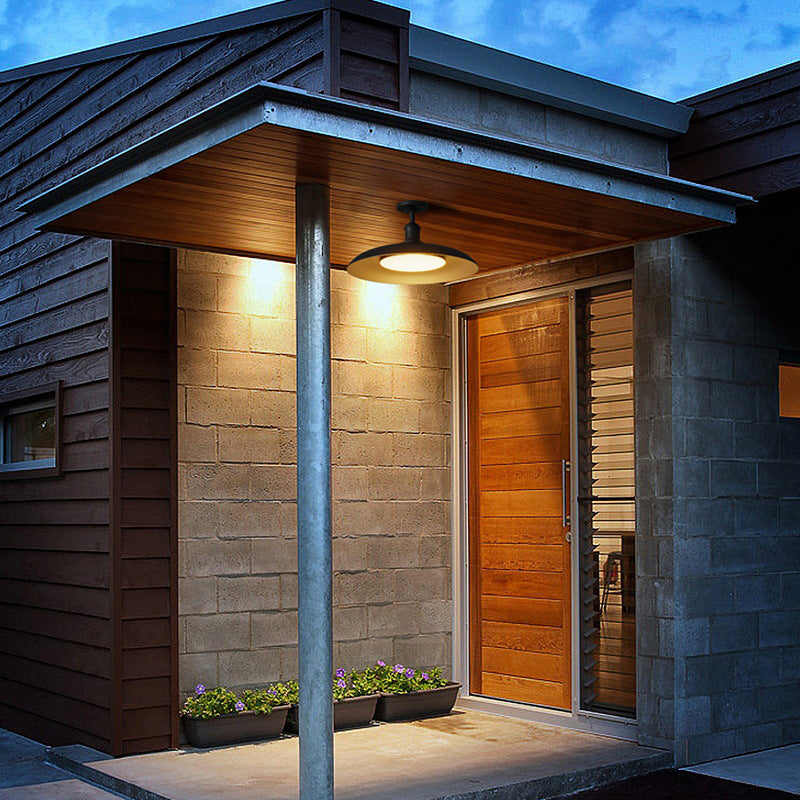 Rund, halvspolad taklampa i stål MILA Sverige