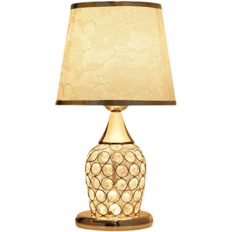 Elegant bordslampa i kristalltyg - europeisk design med mönstrad tygskärm MILA Sverige