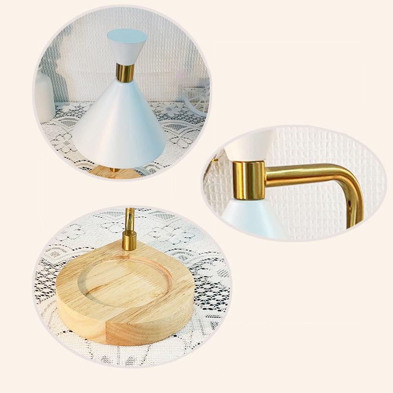 Contemporary Iron & Wood Bordslampa – Cone Shade MILA Sverige