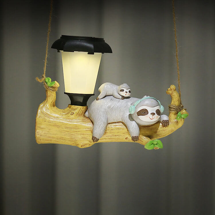 SlothGlow – Legenden Utomhus Vägglampa med Två Dovendyr Vila på en Gren Carvallo