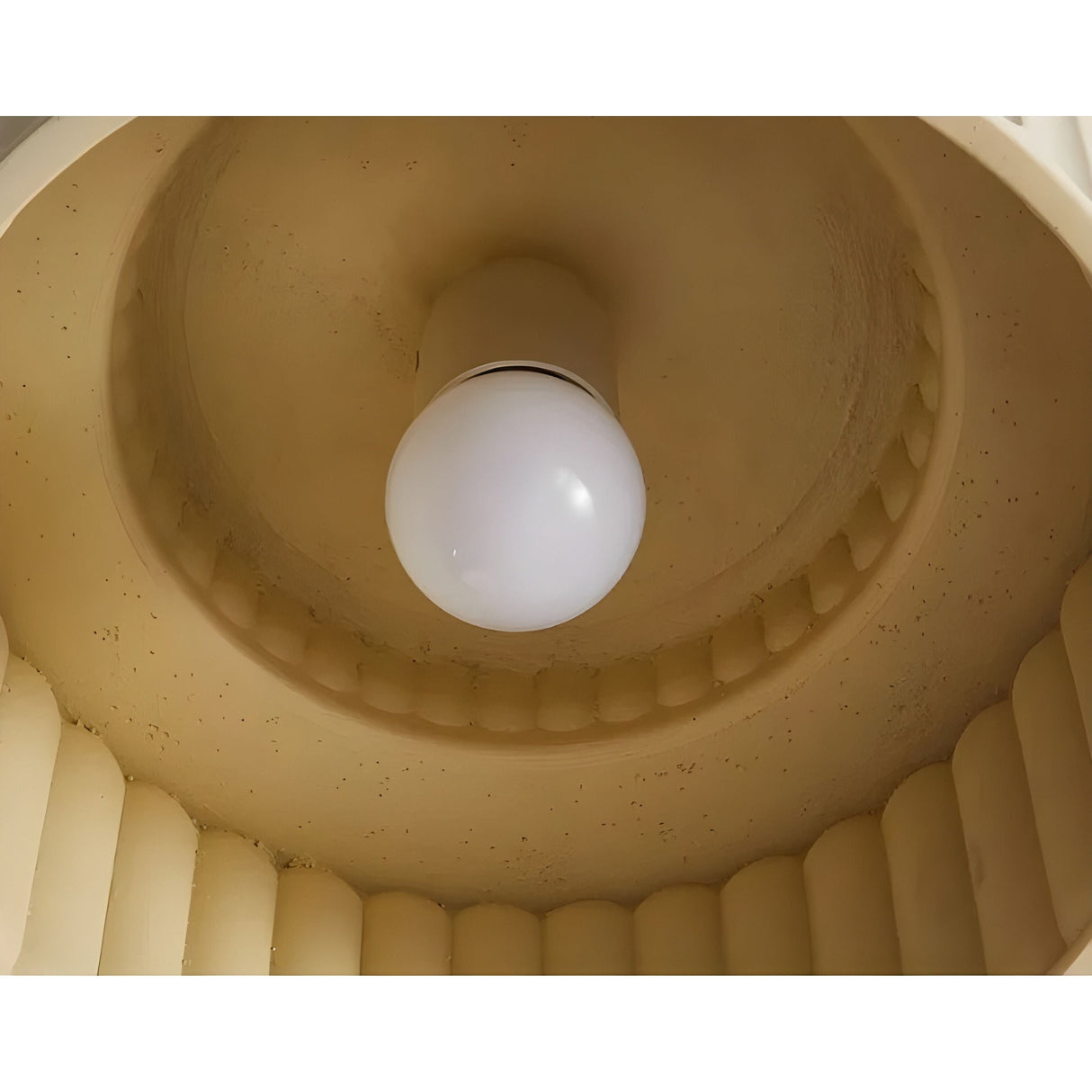 LED-taklampa i kräm - Mjukt ljus för en mysig boendemiljö Carvallo