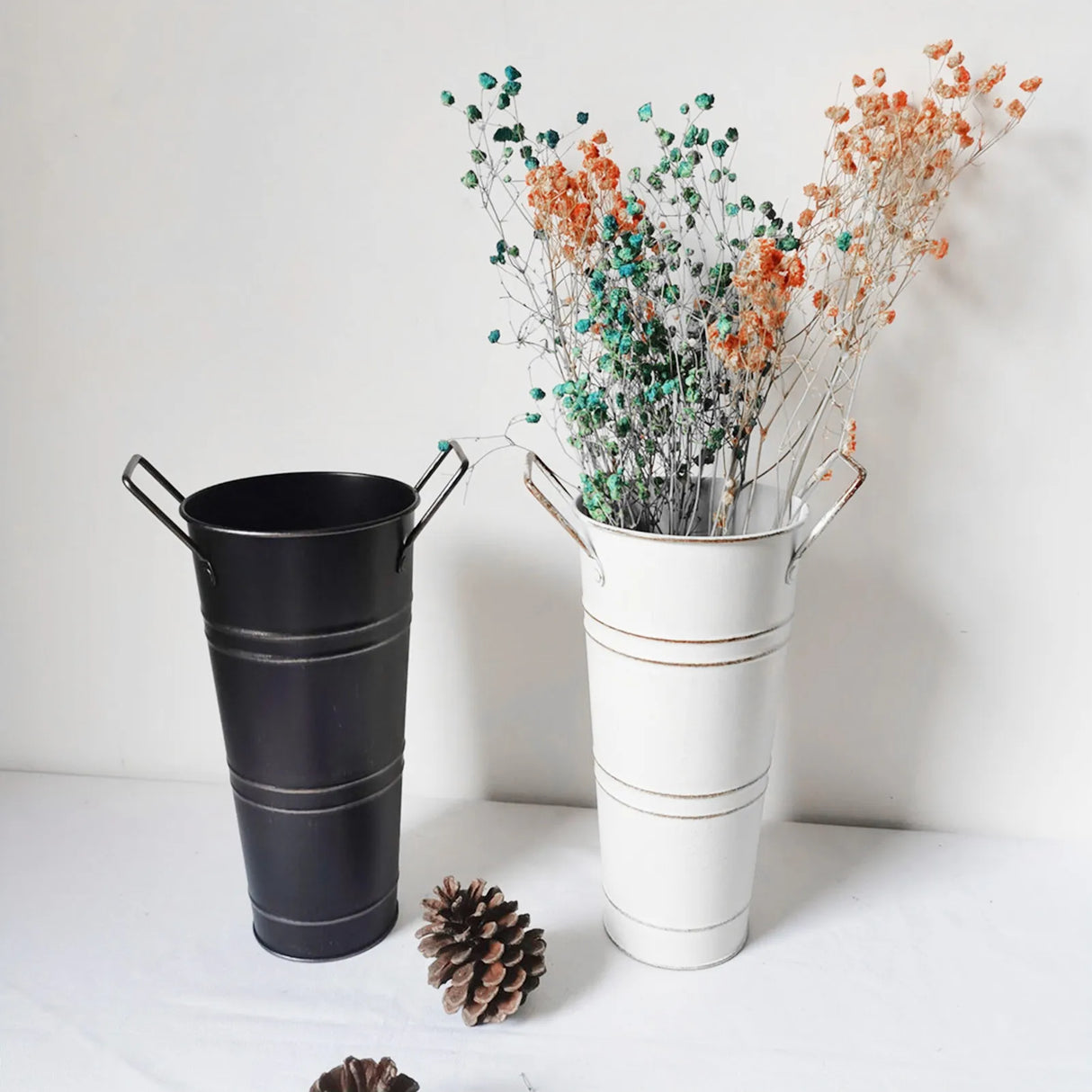 Retro Eisen-Blomkruka med handtag – Dekorativ metallblomkruka för hemmet Carvallo