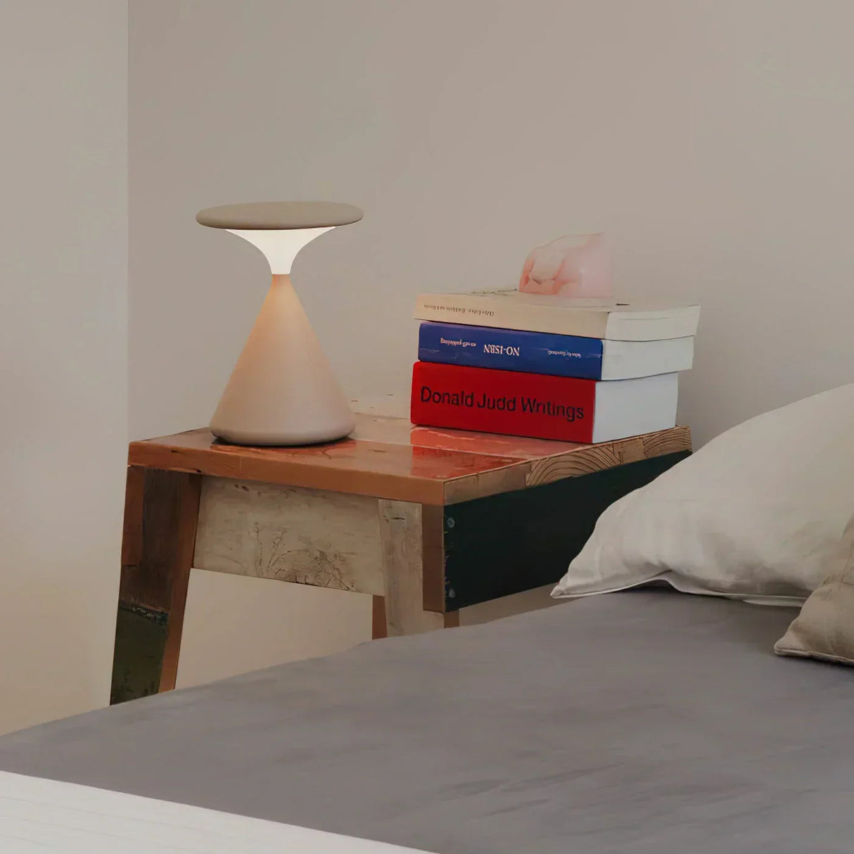 Uppladdningsbar LED-bordslampa | 100h driftstid | Varm vitt ljus | Minimalistisk & Touch-dimbar Carvallo