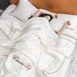 SummerSilk Filt - Mjuk Kylande Broderad Sidenfilt Carvallo