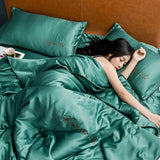 SummerSilk Filt - Mjuk Kylande Broderad Sidenfilt Carvallo