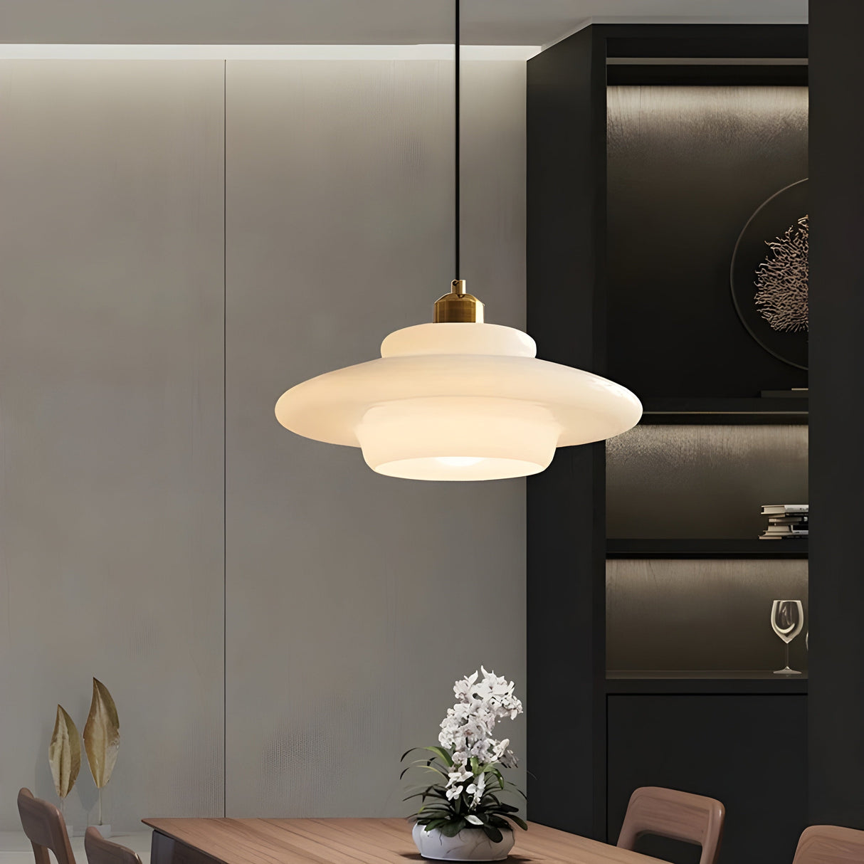 AuraBeam Light – Minimalistisk elfenbensfärgad LED-hänglampa i glas Carvallo