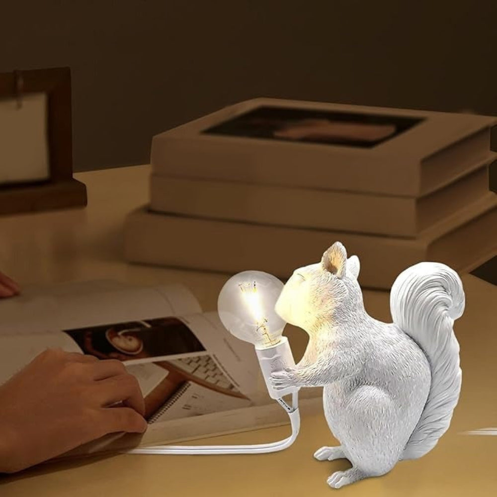 NuttyLume - Söt ekorre-ljusskulptur med LED-lampa och varm, mysig glöd Carvallo