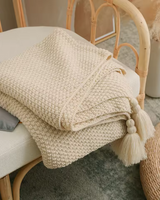 Carvallo Maison – Lyxig Stickad Filt med Subtila Fransen detaljer Carvallo