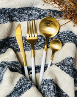 Carvallo Lumine – Lyxigt Bestickset med Guldaccenter och Matt Svarta Handtag Carvallo