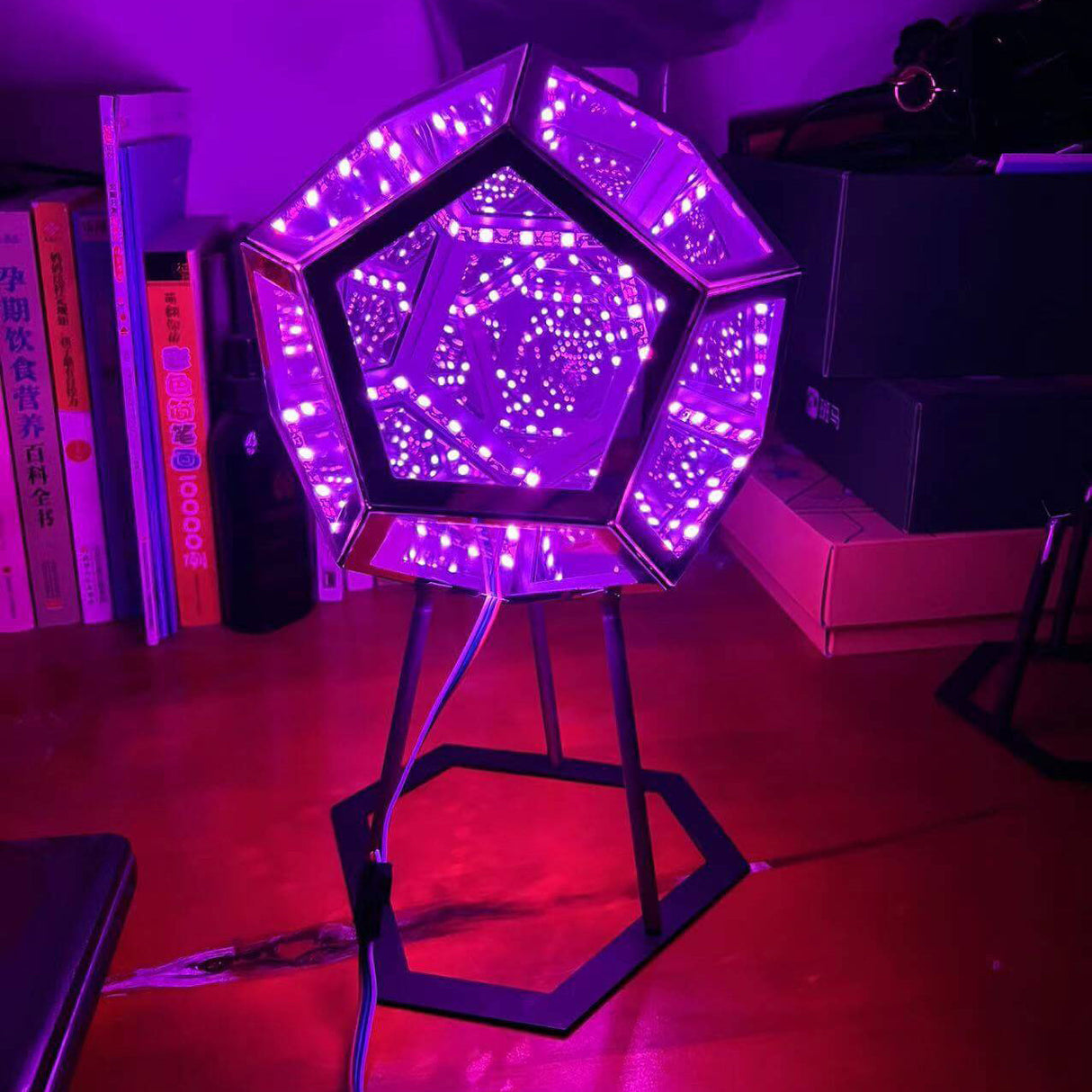 Infinity Prism LED-lampa – fascinerande färg och futuristisk glöd MILA Sverige