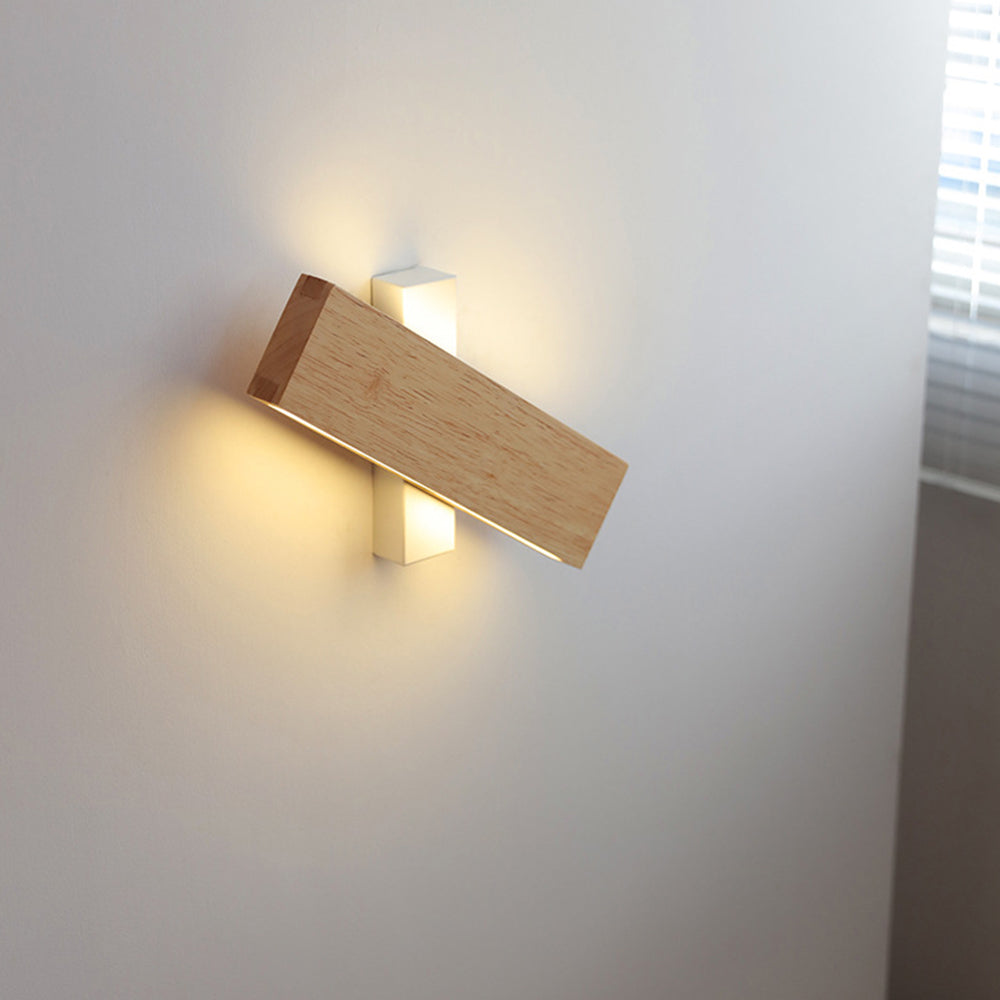 Vägglampa med roterbar trä-LED-design Carvallo