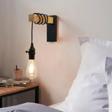 IronWood – Industriell Vägglampa i Järn och Trä Carvallo