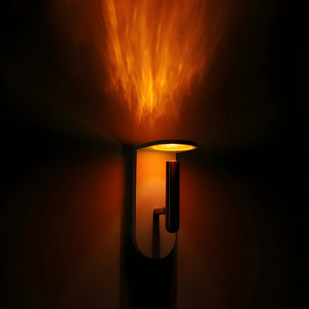 SkandaGlow - Justerbar nordisk LED-vägglampa med flammeffekt för en mysig atmosfär Carvallo