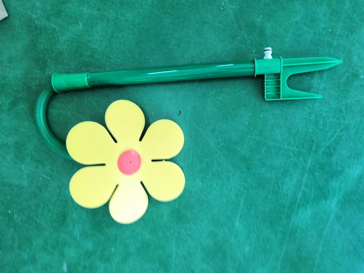 Dancing Daisy trädgårdsspridare – Rolig vattenleksak för utomhusbruk för gräsmattor, barn och husdjur MILA Sverige
