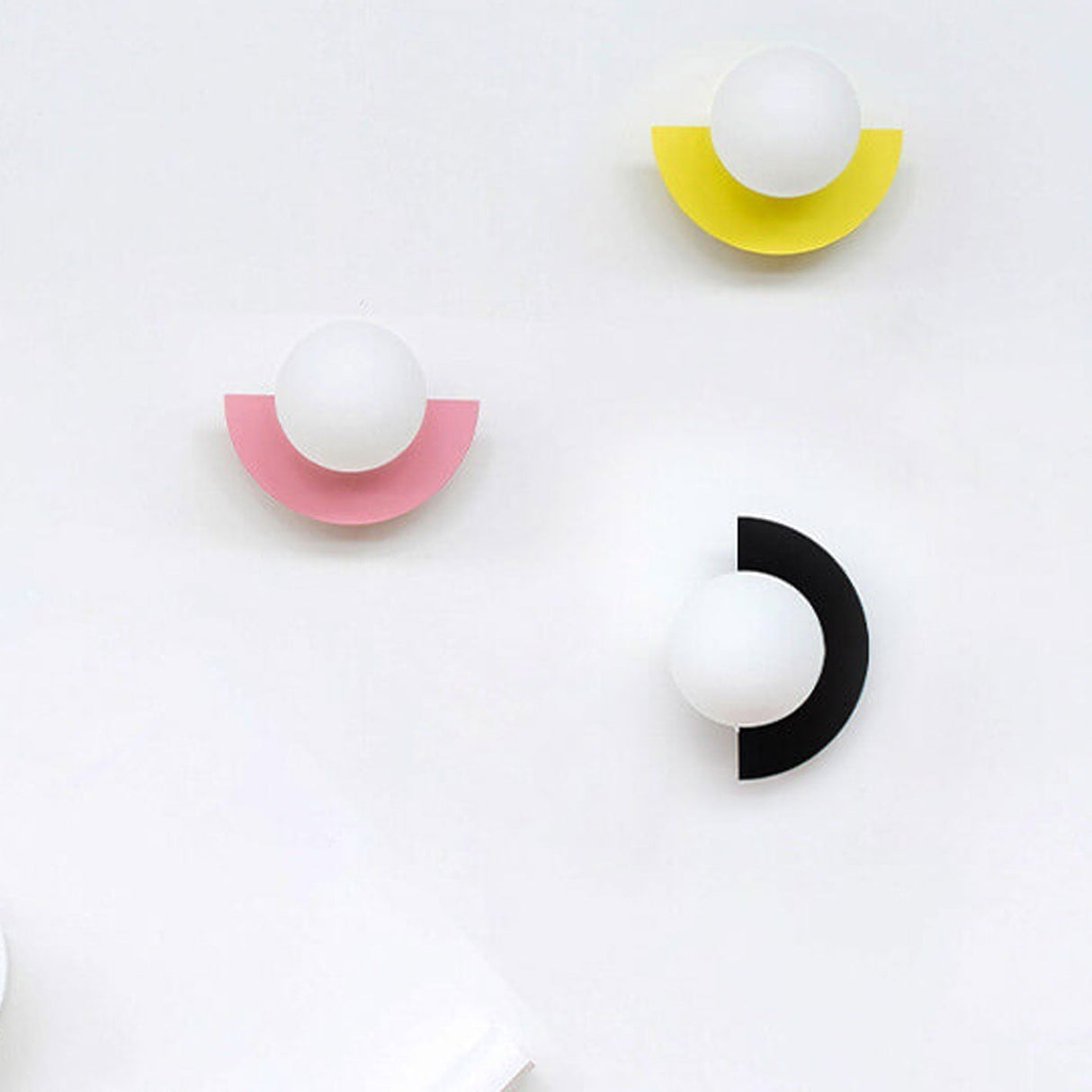 Glasglob Lampa Vägg med Färgglad Bas Carvallo