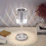 Elegant LED-bordslampa i diamantskuren akryl – Ambient Mood Lighting MILA Sverige