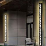 Utomhus Vattentät Vägglampa | 15.7–59 x 3.1 in | LED IP65 Lång Järn & Akryl Exteriör Armatur | Brick by Brick Carvallo