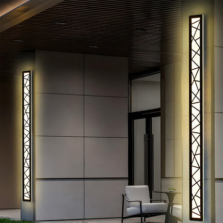 Utomhus Vattentät Vägglampa | 15.7–59 x 3.1 in | LED IP65 Lång Järn & Akryl Exteriör Armatur | Brick by Brick Carvallo