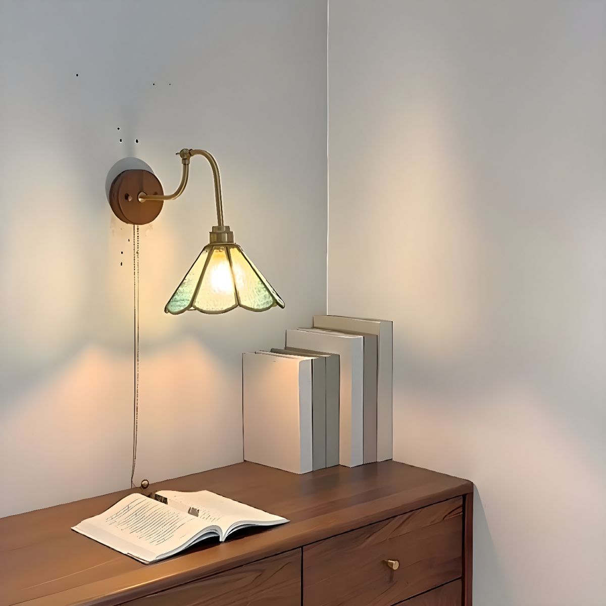 Vägglampa med vintage mässingsglashätta Carvallo