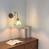 Vägglampa med vintage mässingsglashätta Carvallo