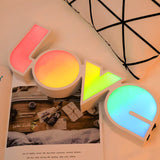 Modern Art Deco LOVE-lampa – Vattentätt LED-ljus MILA Sverige