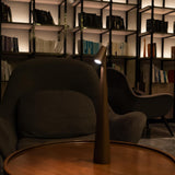 GlowContour – Stilren skrivbordslampa med skulpterad design Carvallo