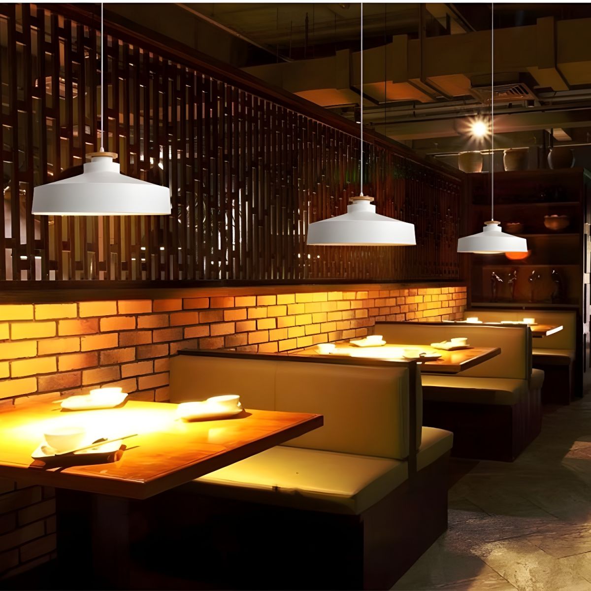 Hänglampa i färgglad metallfinish Carvallo