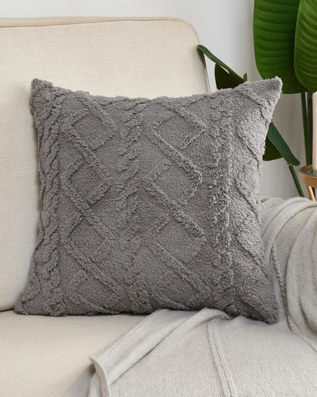 Carvallo – Lyxig Reliefkudde med subtil geometrisk design för en stilren interiör Carvallo