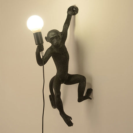 Vägglampa med unik resinapa design Carvallo