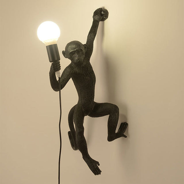 Vägglampa med unik resinapa design Carvallo