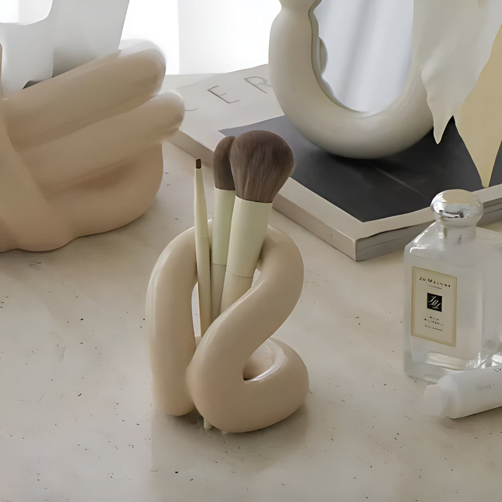 Nordic Knot Ceramic Holder Carvallo