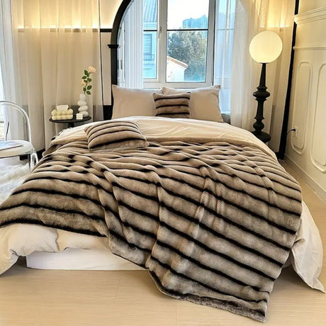 Rynkad Falsk Kaninpäls Filt Carvallo