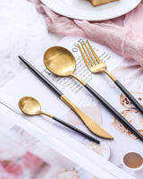 Carvallo Lumine – Lyxigt Bestickset med Guldaccenter och Matt Svarta Handtag Carvallo