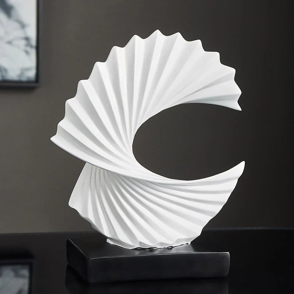 Stilfull halvmåne-skulptur – Elegant månde dekoration för hemmet och kontoret Carvallo