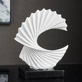 Stilfull halvmåne-skulptur – Elegant månde dekoration för hemmet och kontoret Carvallo