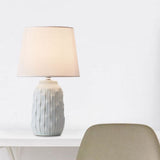 Designer Bordslampa med konformad skärm och cylindrisk bas Carvallo