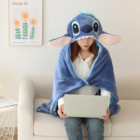 Disney Stitch Hoodie Filt – Varm och Söt för Sommargyllene Nätter eller Högtider Carvallo