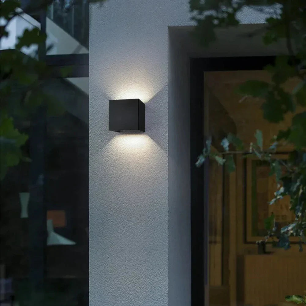 Modern svart aluminium vägglampa Carvallo