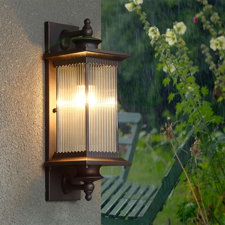 Utomhusvägglampa med rektangulär retrohölje Carvallo