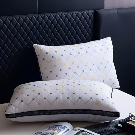 SkyDream Kudde – Broderad Nackstödskudde Carvallo