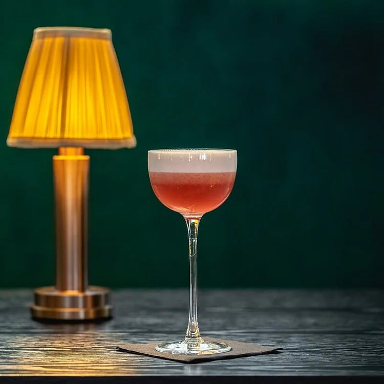 Elegant sladdlös LED Silk Touch bordslampa – modern elegans MILA Sverige