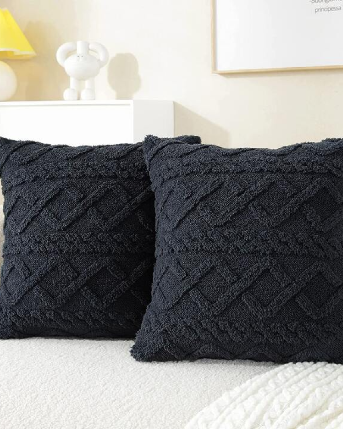 Carvallo – Lyxig Reliefkudde med subtil geometrisk design för en stilren interiör Carvallo