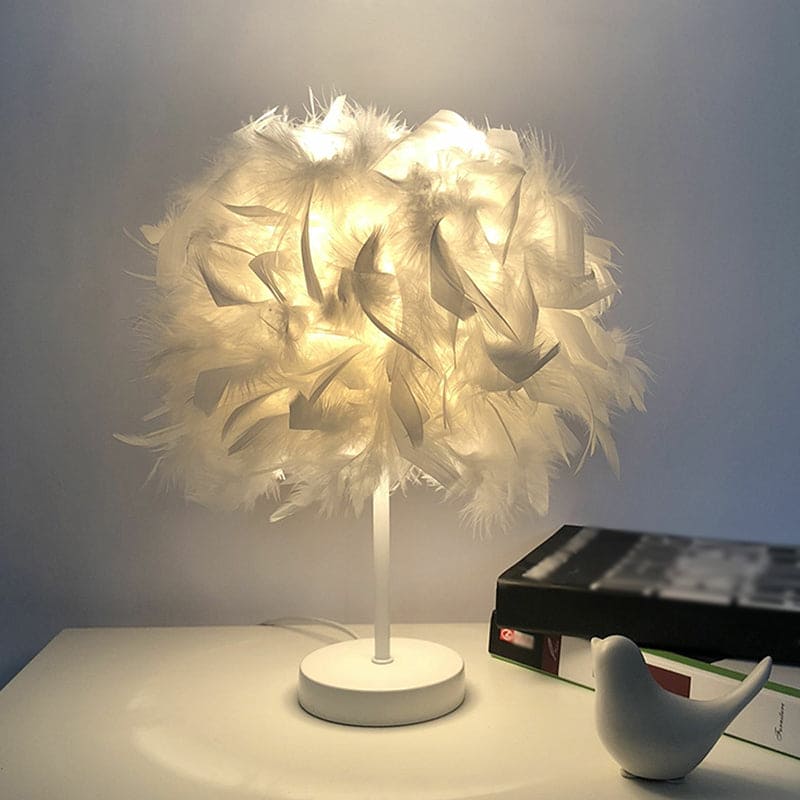FeatherGlow - Fjäderbred sfärisk bordslampa MILA Sverige