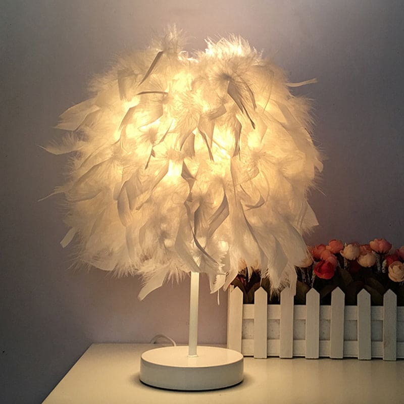 FeatherGlow - Fjäderbred sfärisk bordslampa MILA Sverige