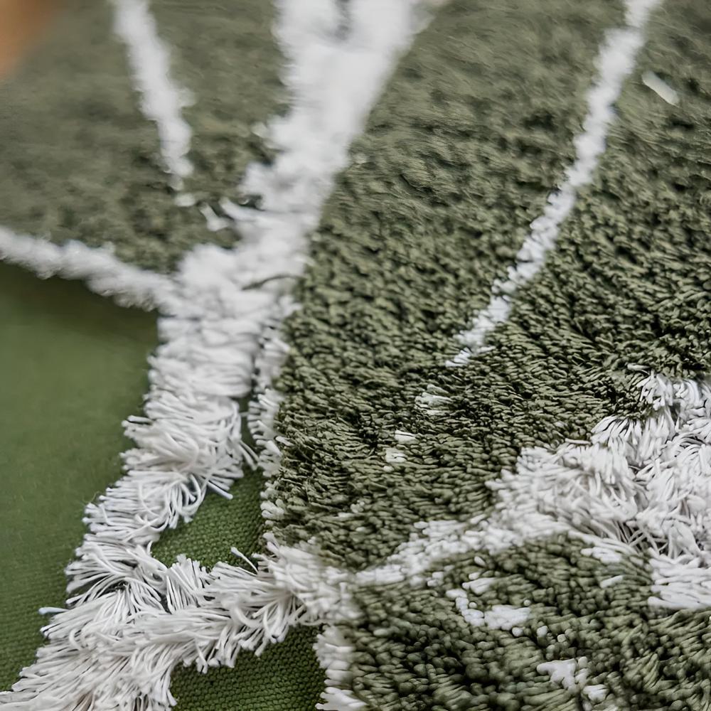 Plush Leaf With Tassel Kuddeöverdrag Carvallo