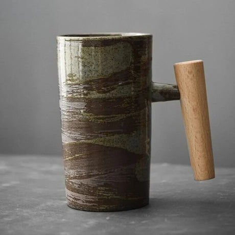 Nordiskt designmugg – Minimalistisk keramikmugg med trähandtag Carvallo