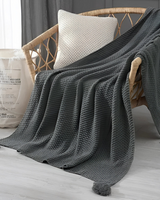 Carvallo Maison – Lyxig Stickad Filt med Subtila Fransen detaljer Carvallo